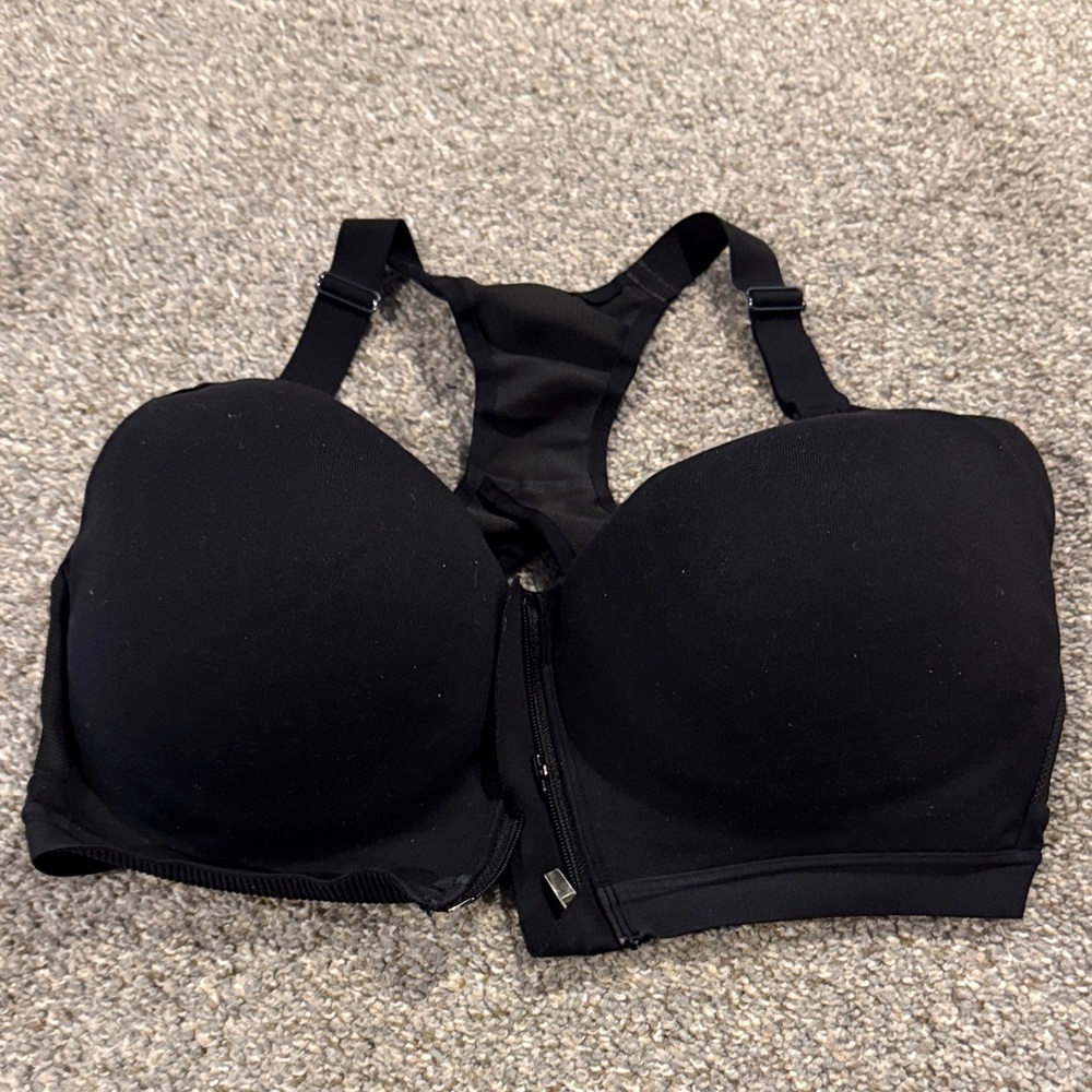 Victoria’s Secret sports bra 36DDD